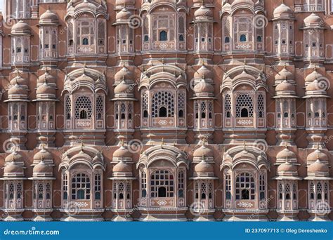 Hawa Mahal: Pinkin Paleetin Ja Tuulien Talo!